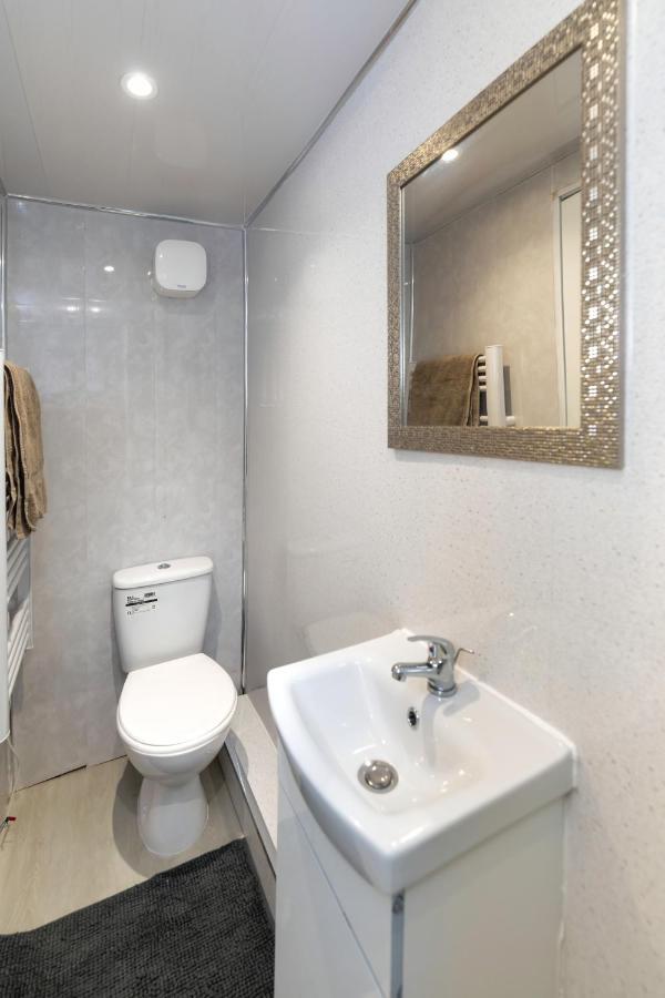 Stockton Town Centre Studio Apartments Free Parking And Wi-Fi Екстер'єр фото