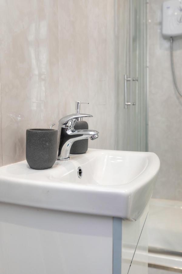 Stockton Town Centre Studio Apartments Free Parking And Wi-Fi Екстер'єр фото